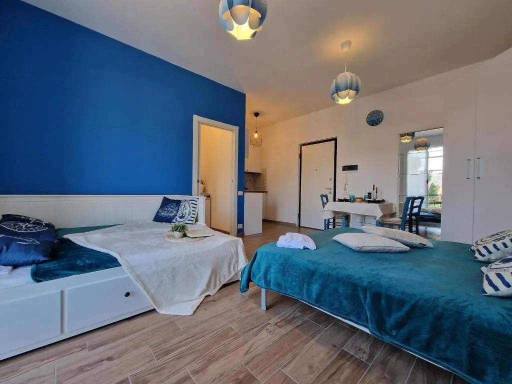 650 metri dal Mare - WiFi - Terrazzo - Piscina - A/C