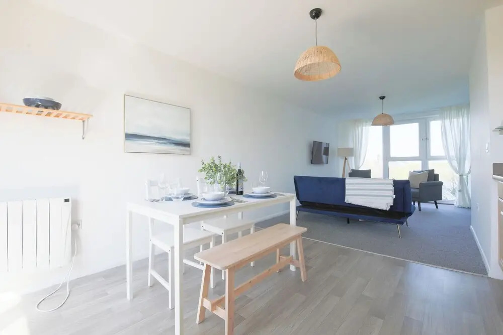2 Bed Apartment Overlooking Water