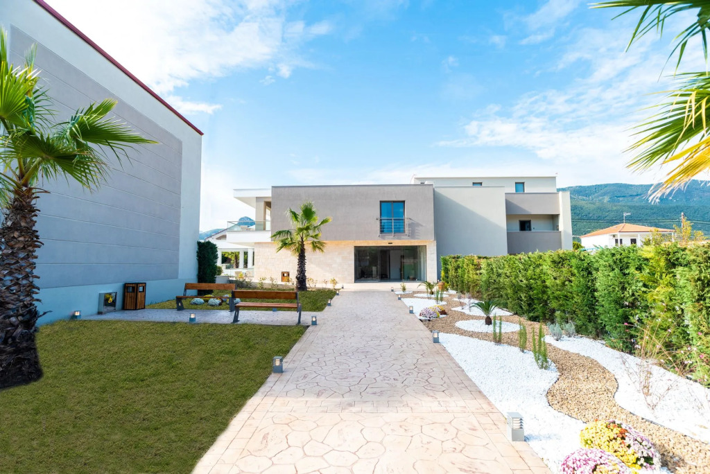Lagaria Palace Ii