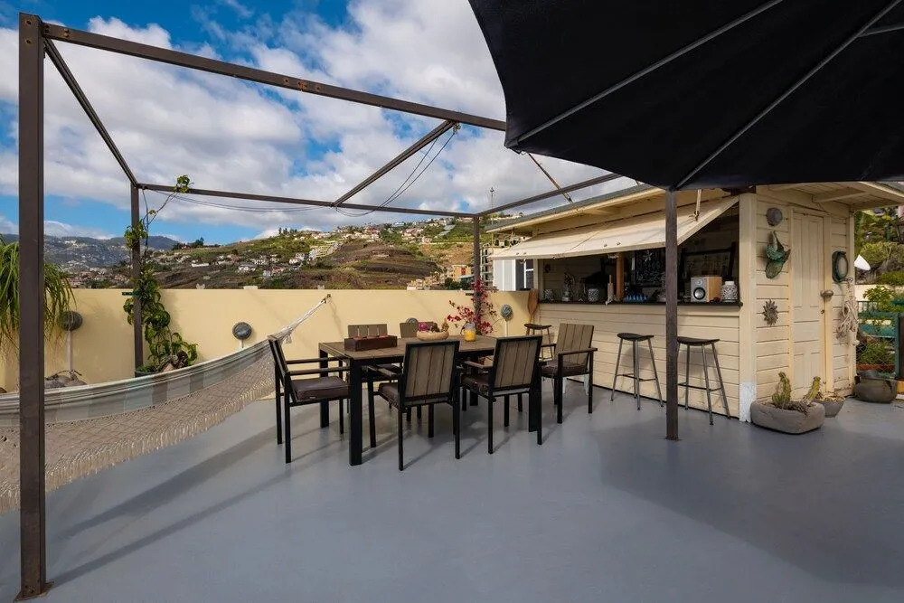 Charming Paint House Apartment in Pestana