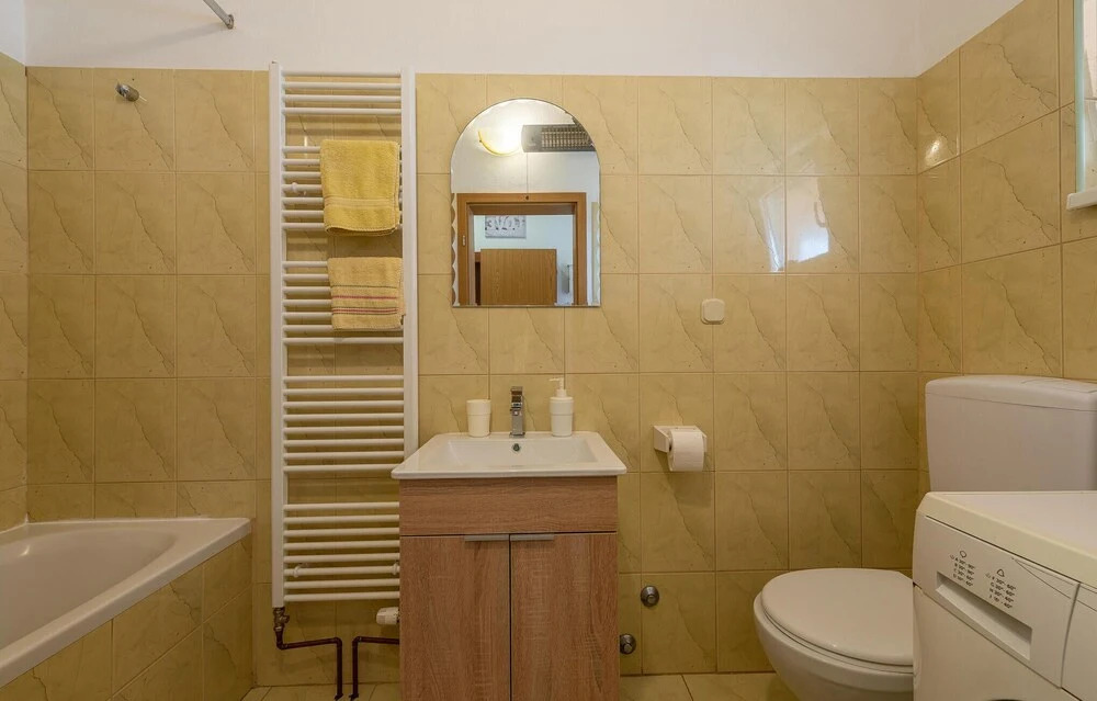 Luxurious Home In Debeljak, Sukosan