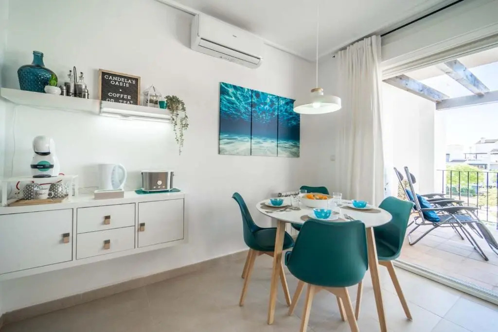 Modern Bright Two Bedroom Apartment With Pool Views - CO1022LT