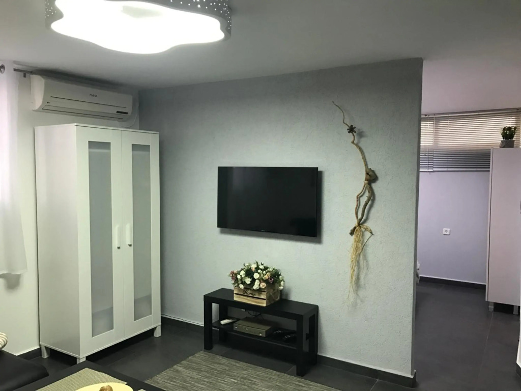 Cozy modern apartment near the sea in city center