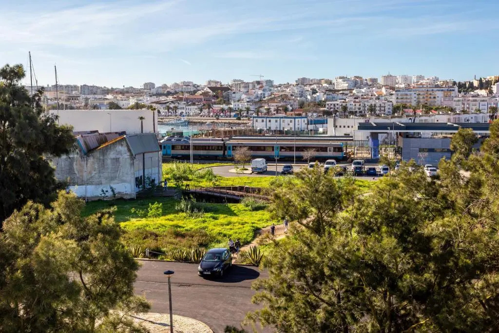 Sacha's sweet home, lovely 2 bedroom apartment, walking distance to town, beach and marina