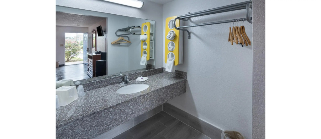 Motel 6-Corona, CA