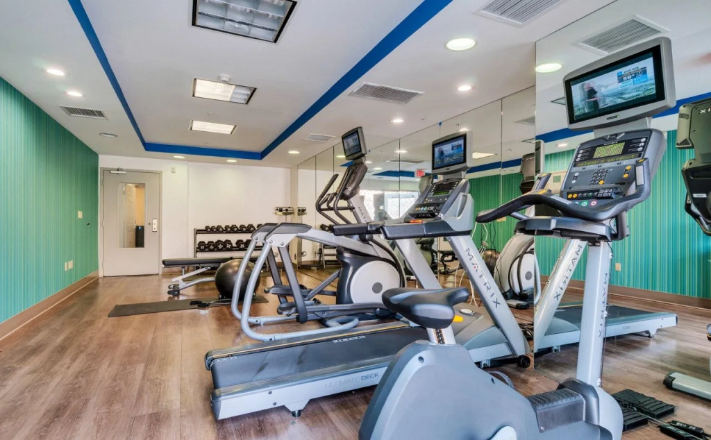 Holiday Inn Express Hotel & Suites Lake Elsinore by IHG