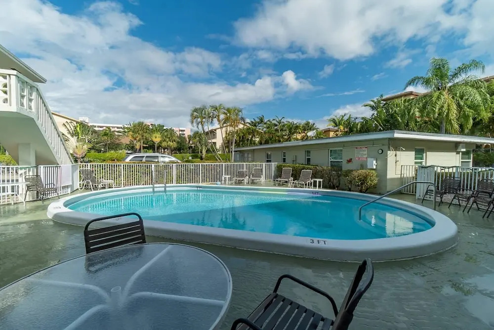 Mid Mari - Gorgeous Nautical Condo Near Beach, Shops & Restaurants- Condo 105