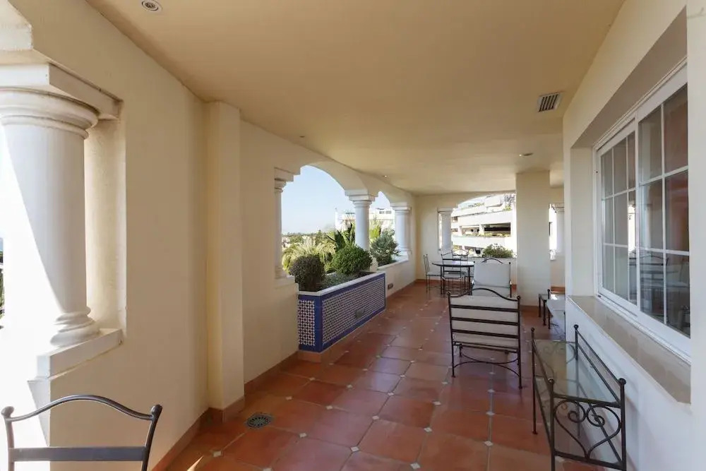 Apartamentos Guadalpin Suites