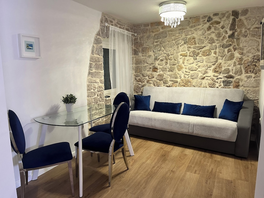 Villa de Blue-Rooftop pool & Jacuzzi