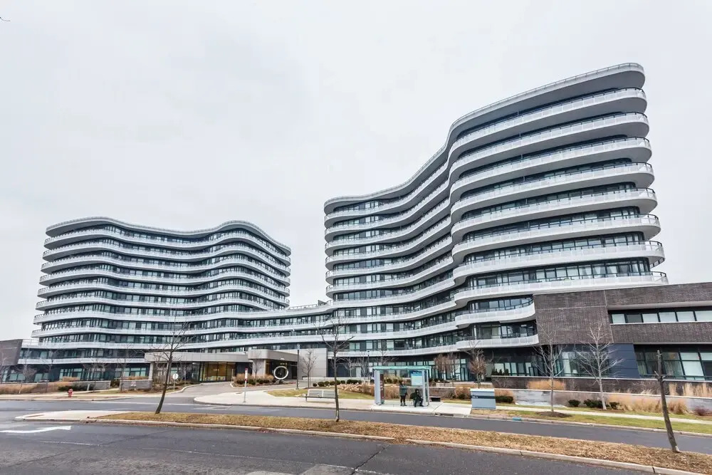 Exquisite Luxury 1 Bedroom + Den With Parking