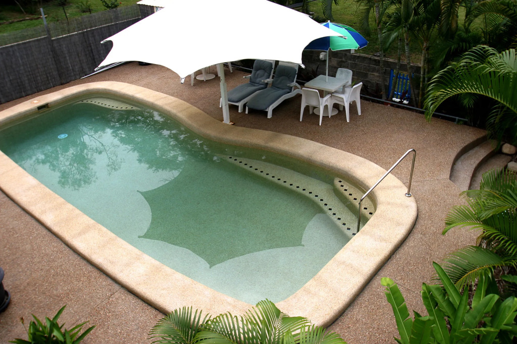 Tropical Palms Resort & 4WD Hire