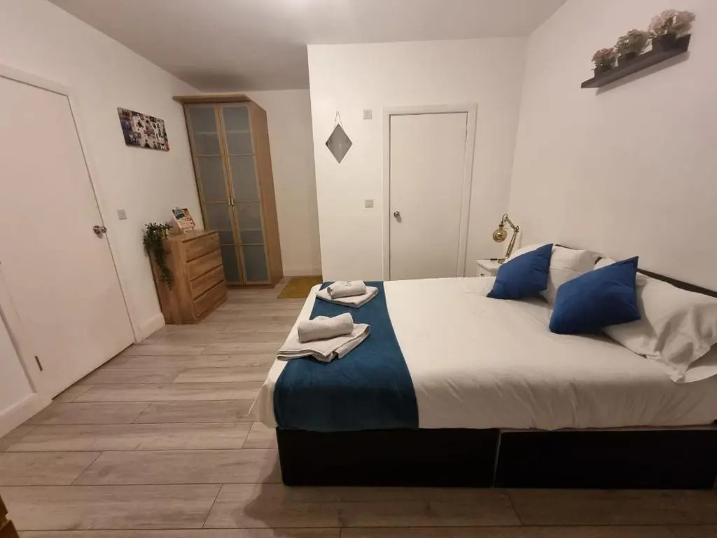 3BR 3Ensuite - Close to station - Parking upon request