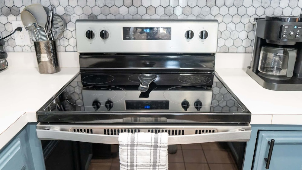 Walkable Location 99 Steps To Beach Pool 2 Bedroom Apts