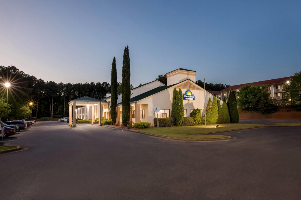 Days Inn & Suites by Wyndham Peachtree Corners Norcross