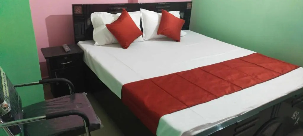 Spot On 92358 Hotel Royal Garden