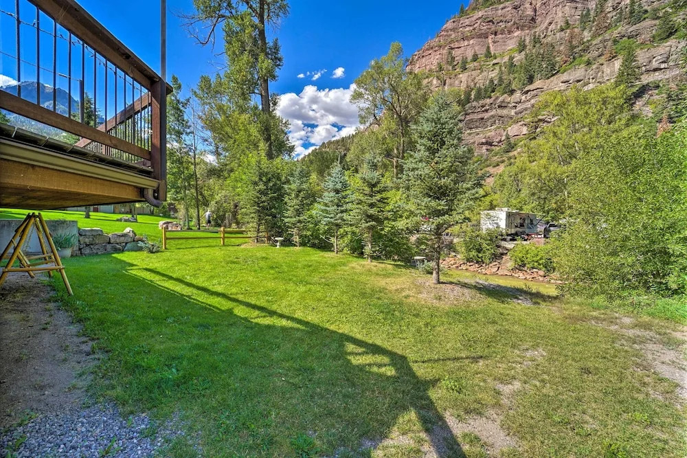 Updated Mtn Home w/ Deck on Uncompahgre River