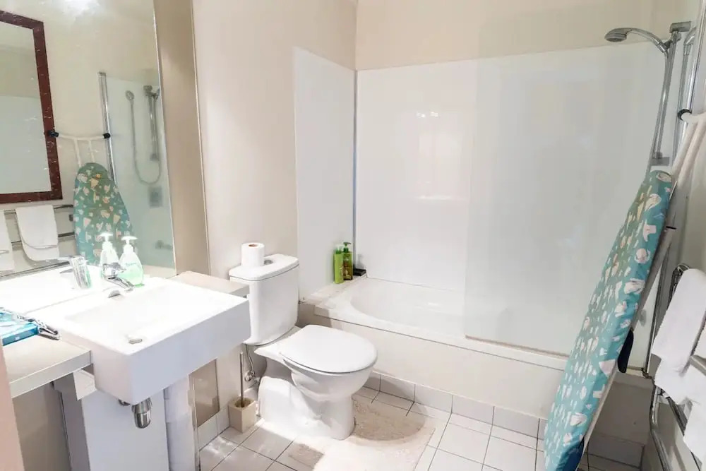 Sunny 2 Bedroom Flat in Grafton with City Views