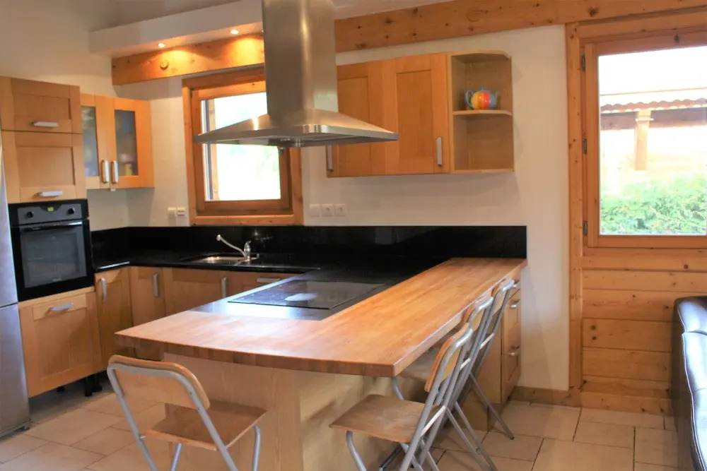 Brilliantly located spacious 4-Bedroom Chalet