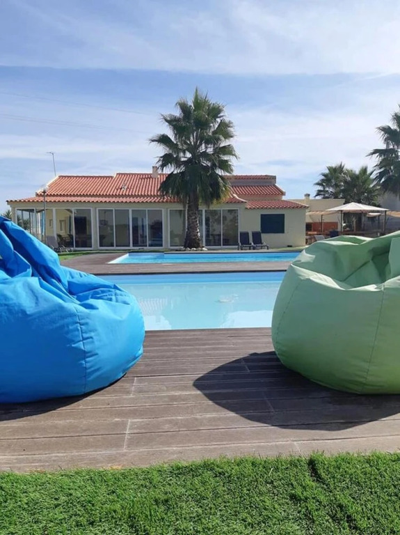 Spacious Villa in Palmela with Private Pool and Garden