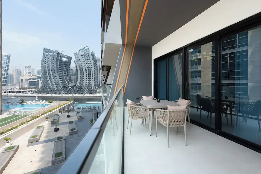 Luxurious 2-BR Oasis Steps Burj Khalifa