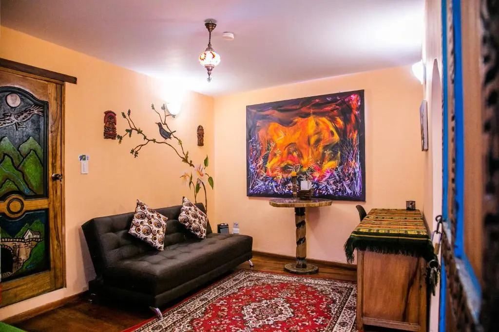 ITCHIMBIA GARDEN QUITO Suites Coloniales renovadas con vista a la Cordillera de los Andes de Quito