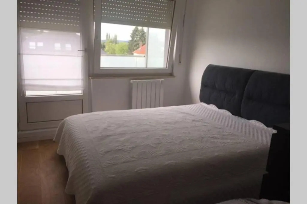 2 bedroom Penthouse with stunning view!