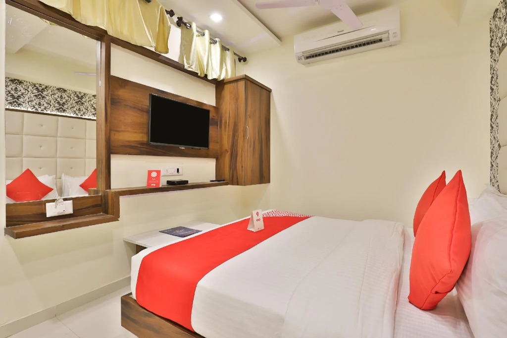 OYO 11067 Hotel Swastik Inn