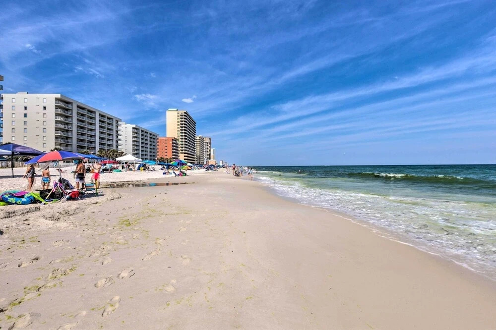 Beachfront Condo With Balconies & Pool Access!