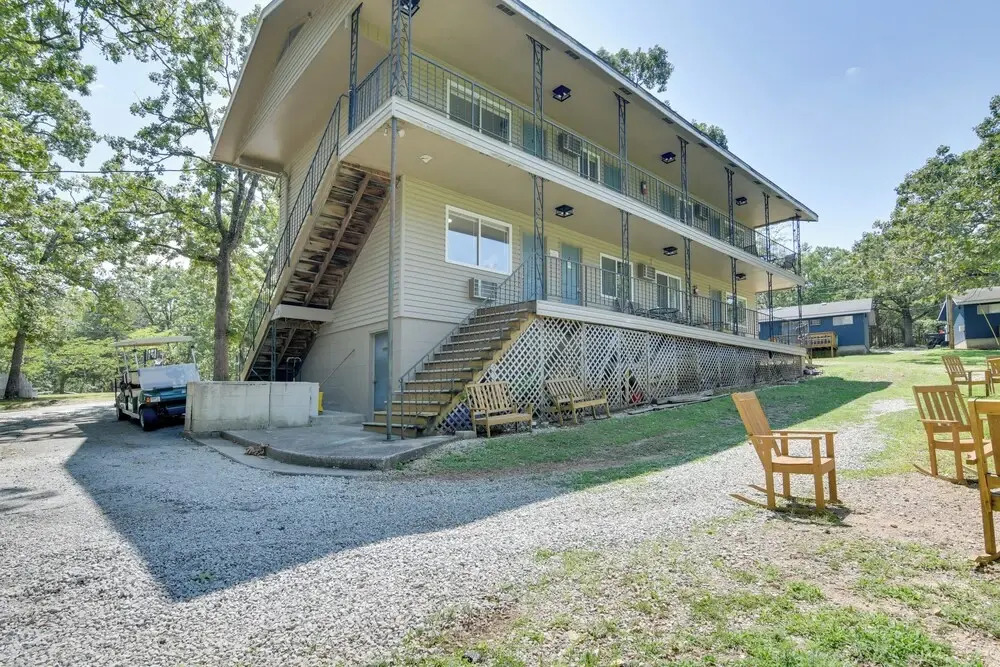 Table Rock Lake Apt w/ Community Dock & Fire Pits!