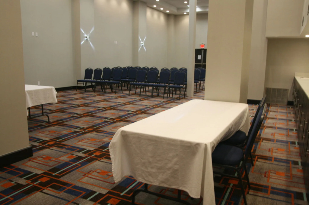 Holiday Inn Express & Suites San Antonio Medical - Six Flags by IHG