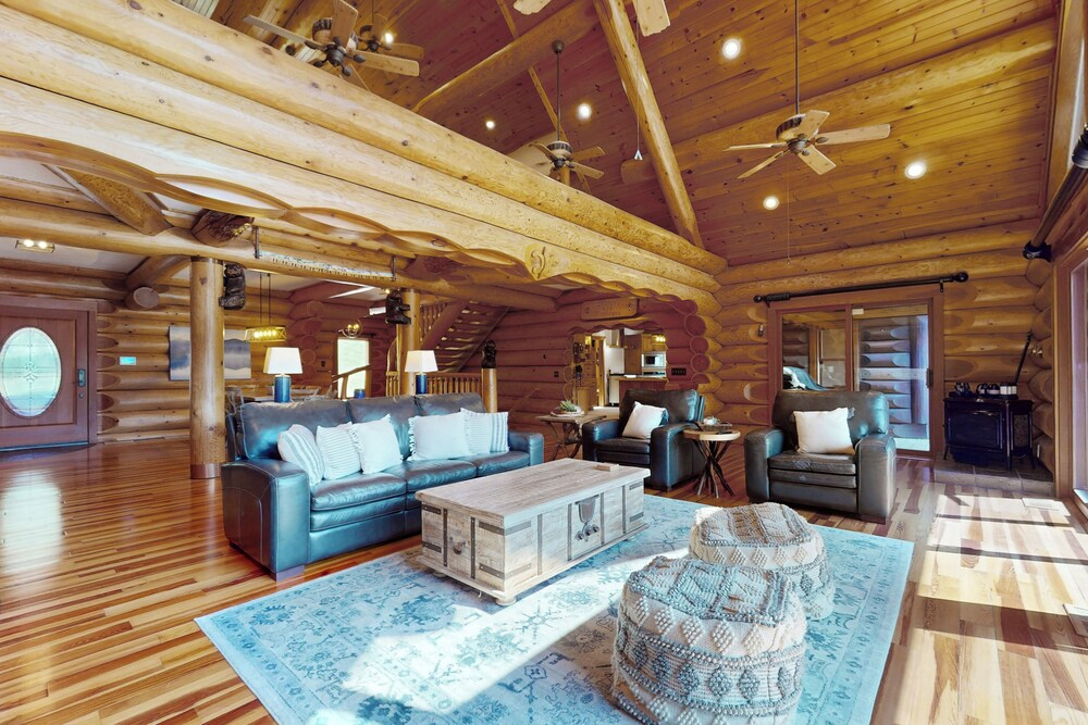 Hot Tub + Dock! Waterfront Norris Lake Log Home