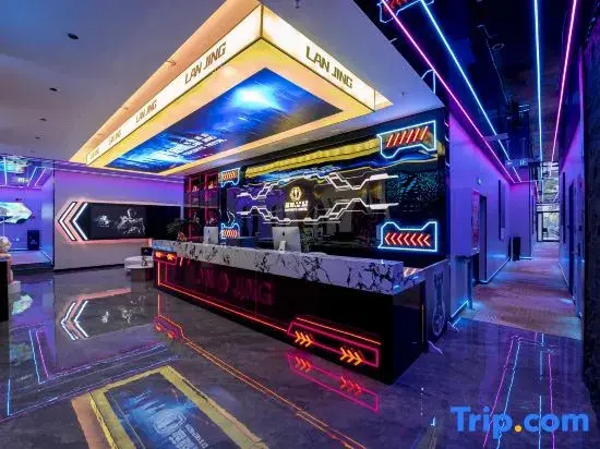 Hongya Blue Whale E-Sports Hotel