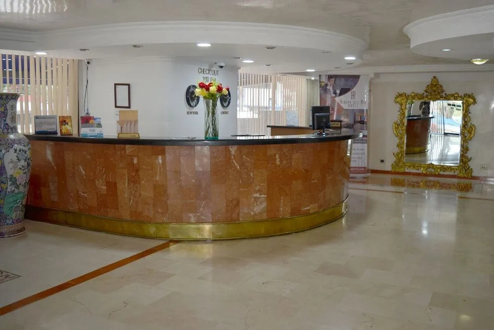 Hotel Ribera Del Rio Av 2N