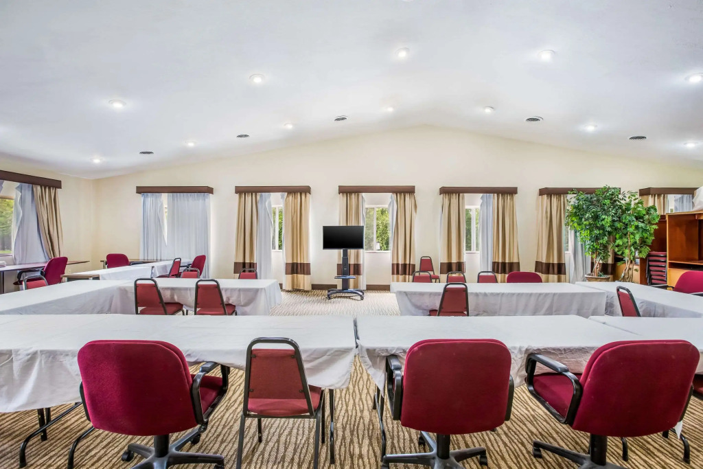 Comfort Inn & Suites Fairborn near Wright Patterson AFB
