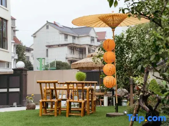 One village, one courtyard homestay