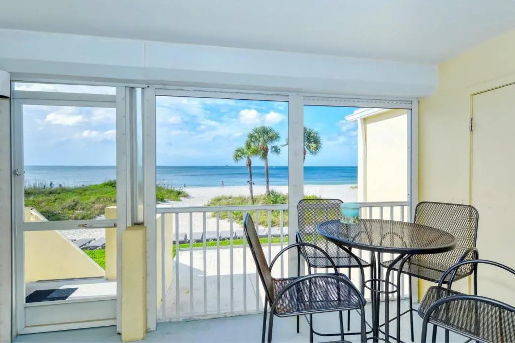 LaPlaya 204D Beach-lovers paradise 200 feet of private beach along the turquoise Gulf of Mexico
