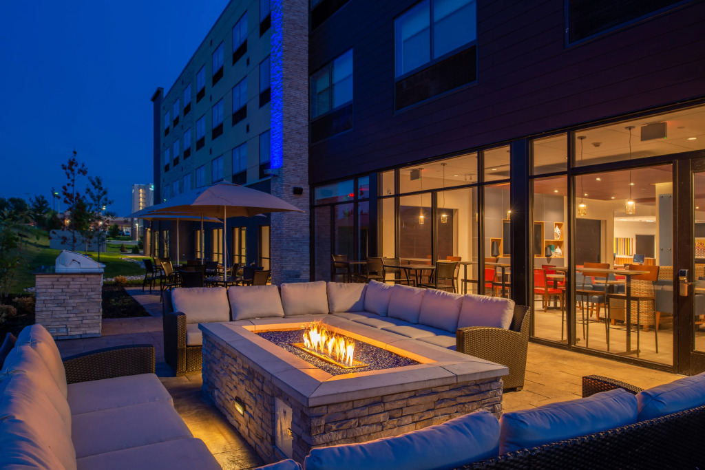 Holiday Inn Express & Suites - Olathe West by IHG