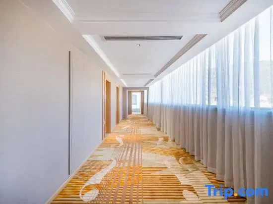 Vienna Hotel (Yuxi Xinping Gasa Flower Street)
