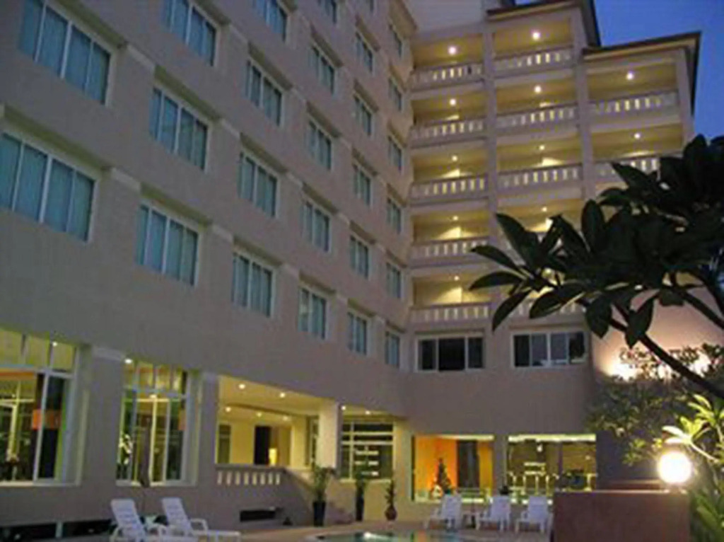 Crown Pattaya Beach Hotel