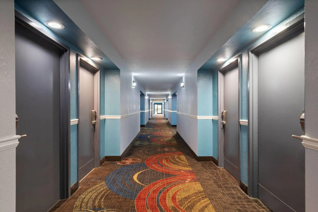 Days Inn by Wyndham Lincoln