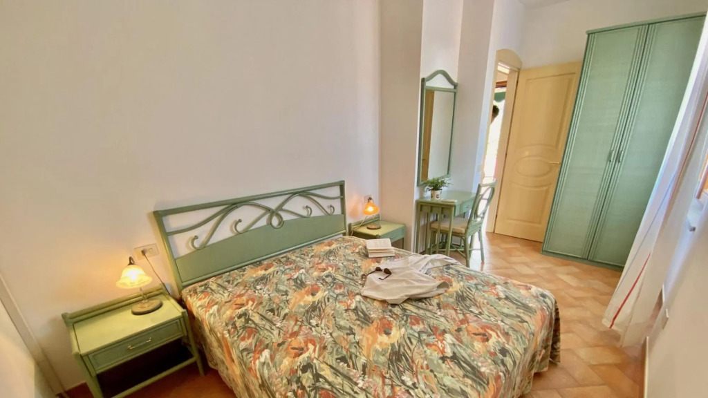 5 apartments (4 -7 beds) with private swimming pool near the beach of Naregno. Three Rooms apt. for-SERAMATTINO C