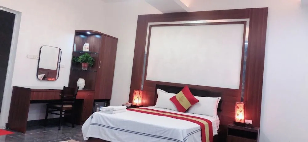 Queen Mộ Lao Hotel