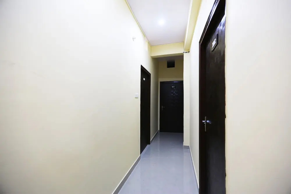 Shri Ram Guest House by OYO Rooms