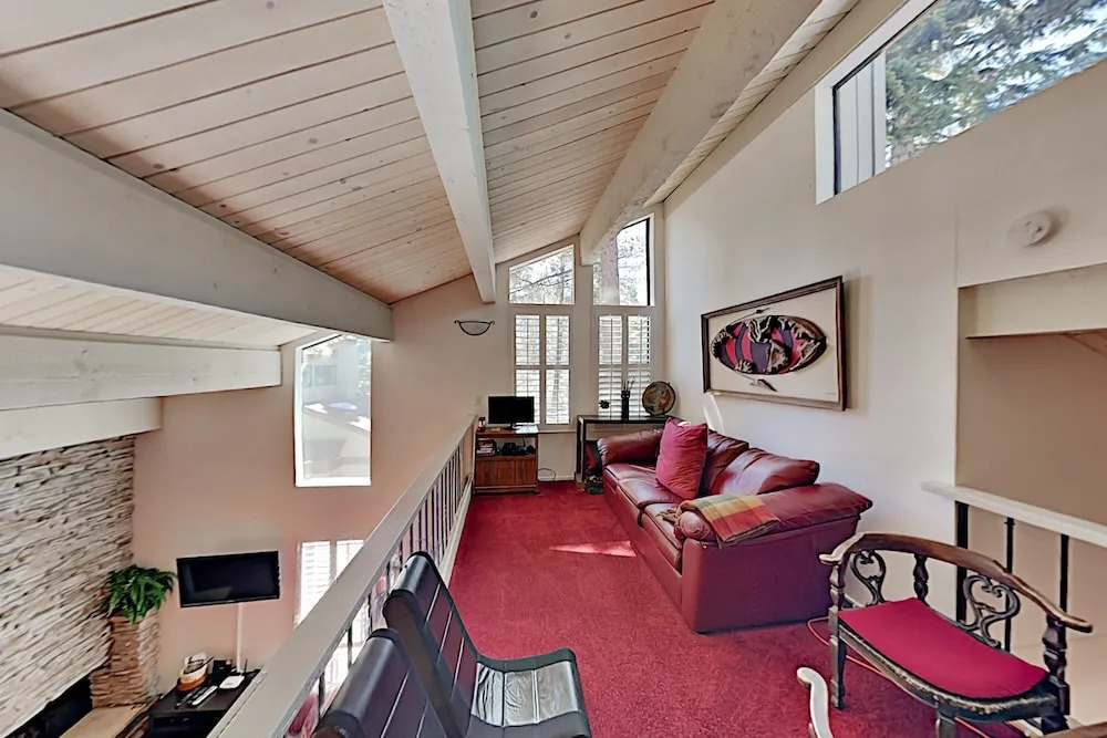 Kingwood Village Condo with Sparkling Pool -- Near Beach & Northstar