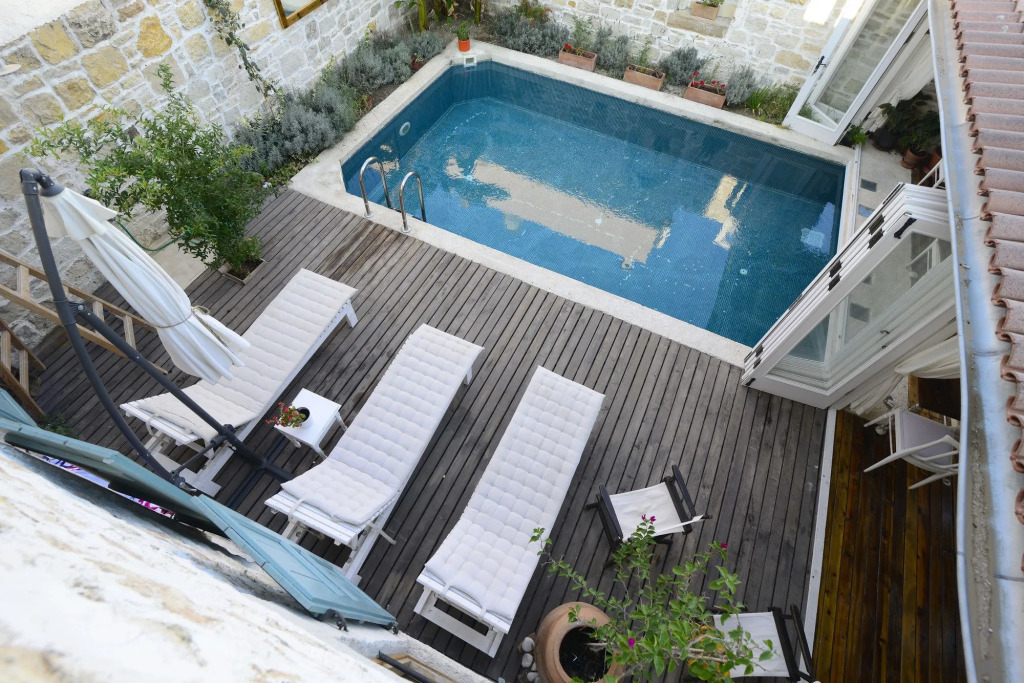 Eski Tas Hotel