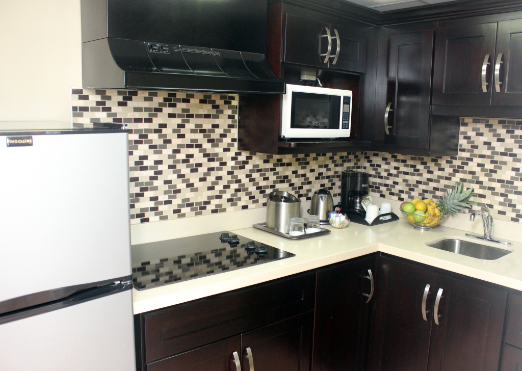 Courtleigh Hotel & Suites