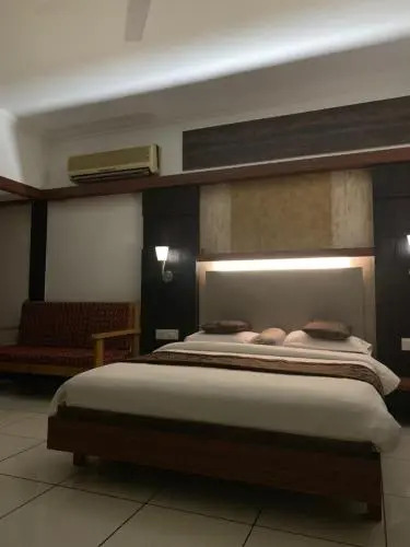 Honeybee Resorts