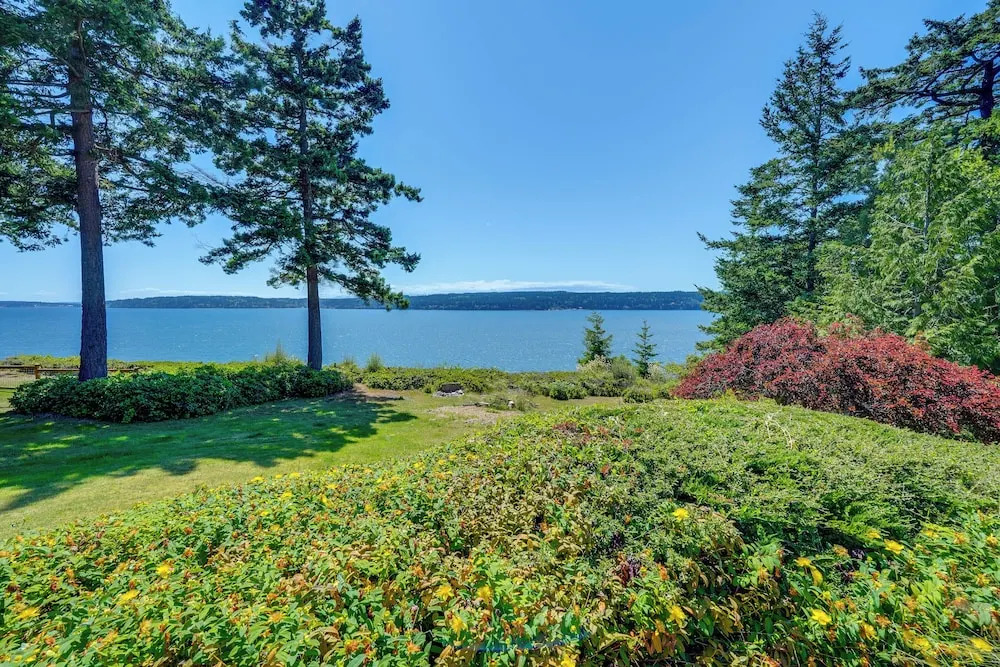 Cozy Langley Retreat: Water Views & Beach Access