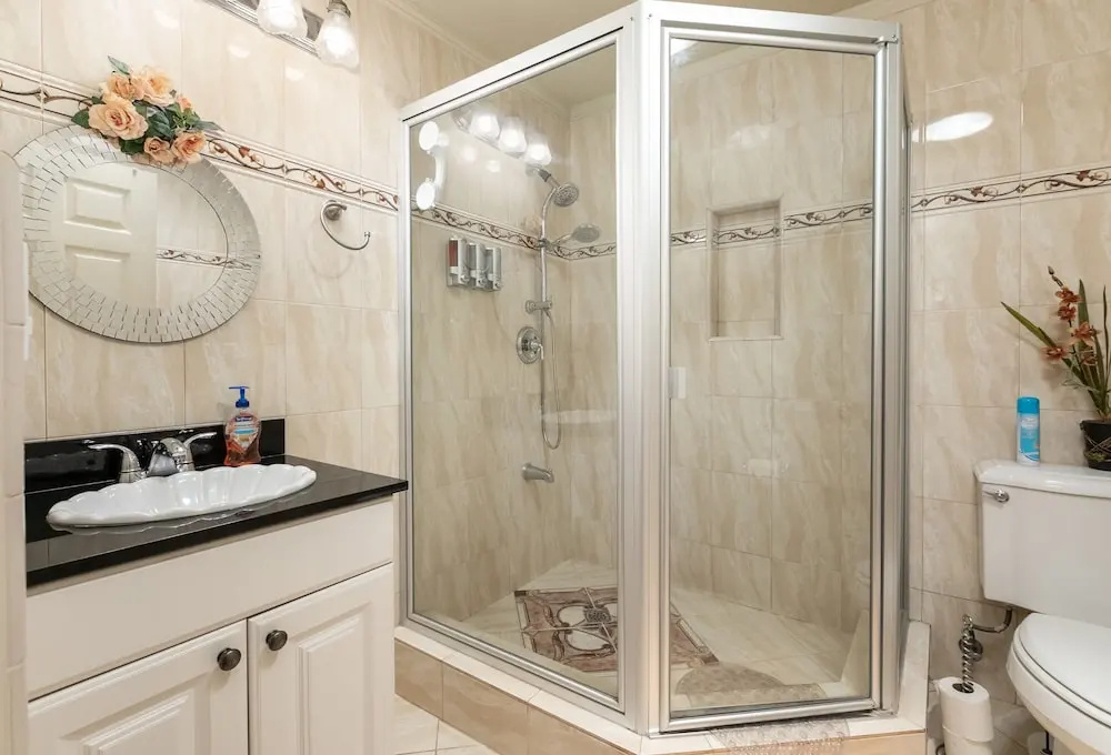 Tranquil Torrance - 1 Mile To Redondo Beach 4 Bedroom Home