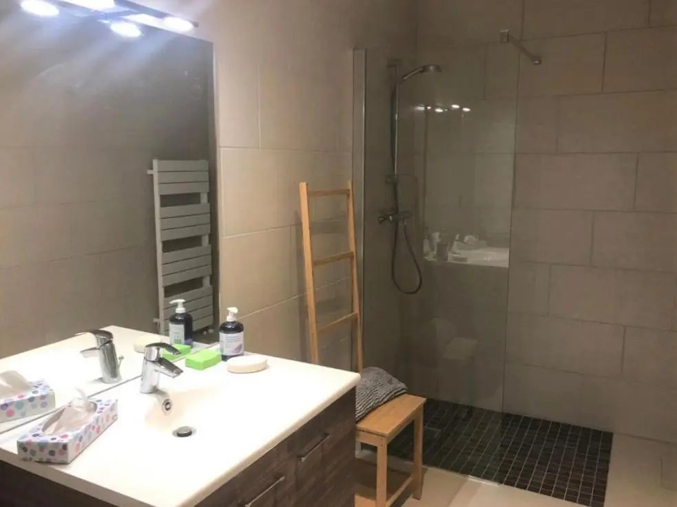 Bel appartement-duplex, équipements et literie neufs au centre ville de PERROS-GUIREC Ref 938